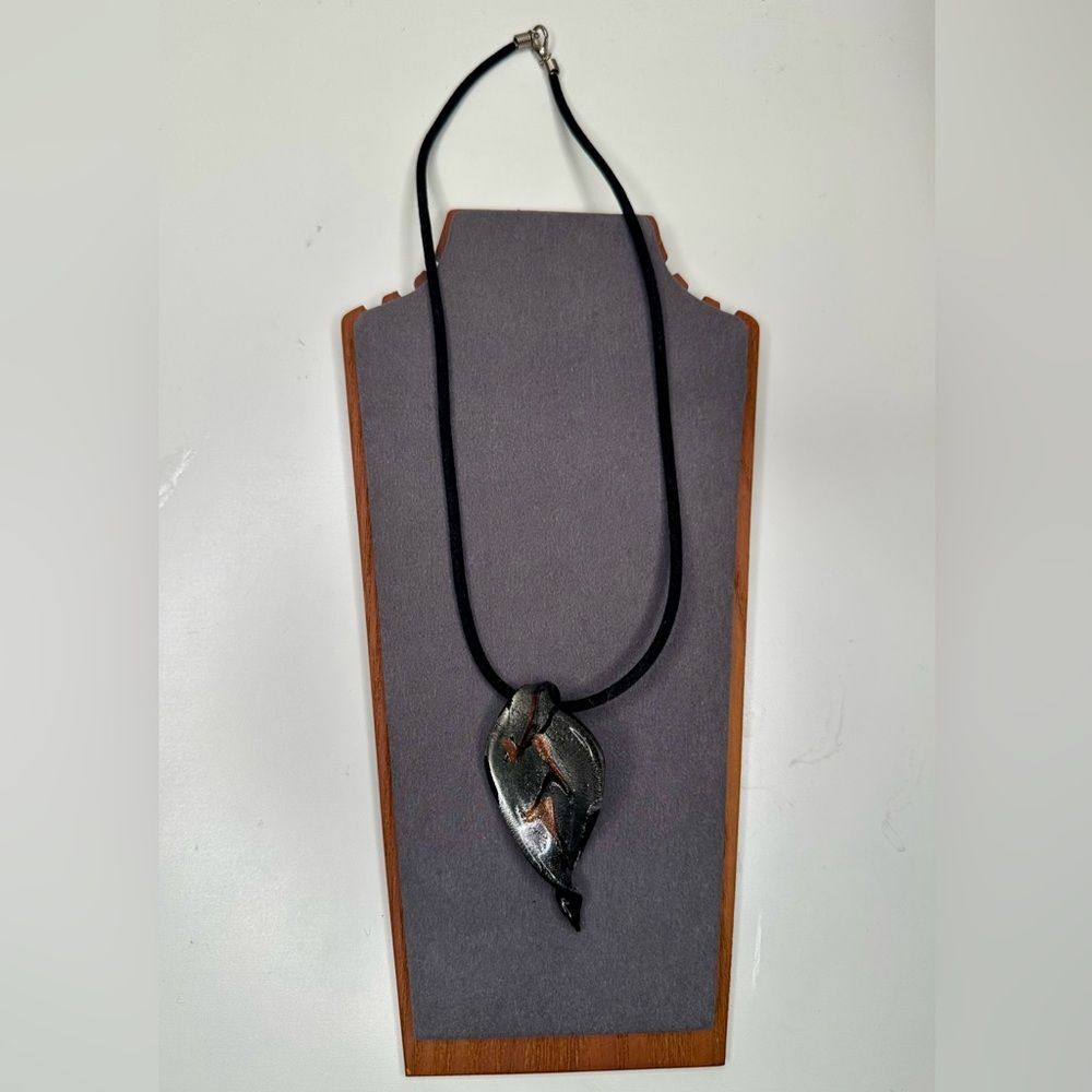 Artisan Glass Leaf Pendant Necklace Handcrafted Murano Style Swirl Black Cord - Picture 4 of 10